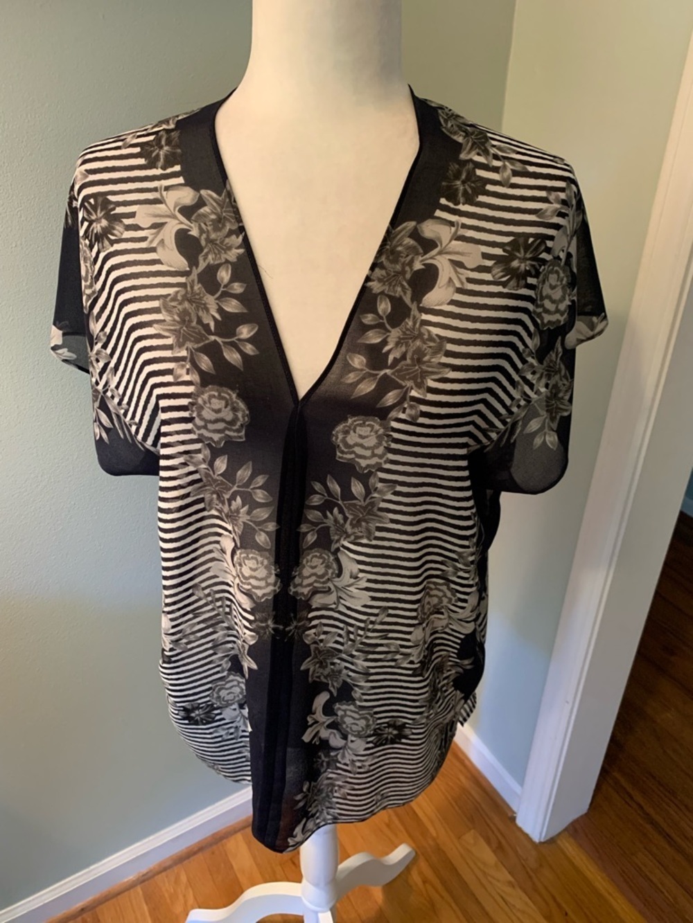 CAbi Black & White Floral V-Neck sheer tunic, size S